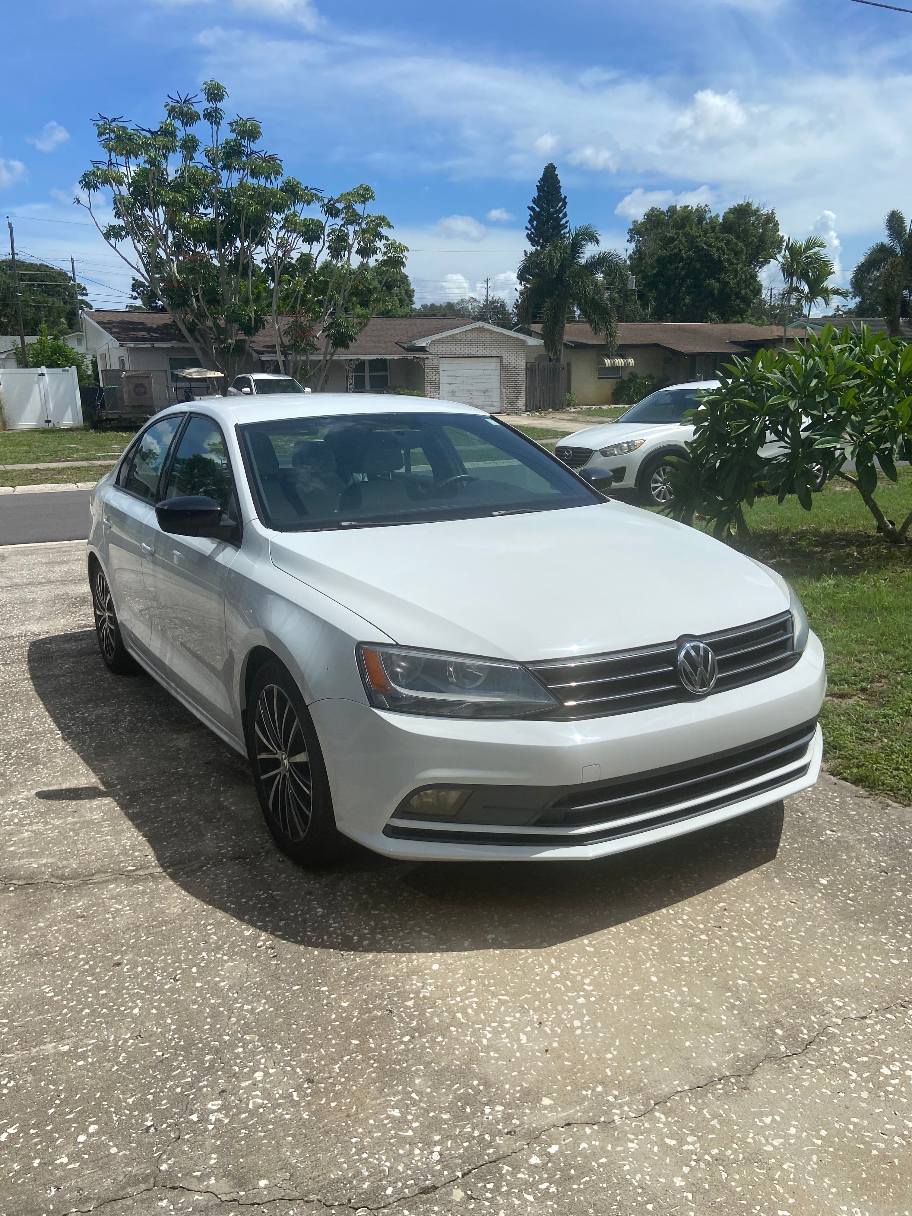 Used 2015 Volkswagen Jetta Sport FWD image 1