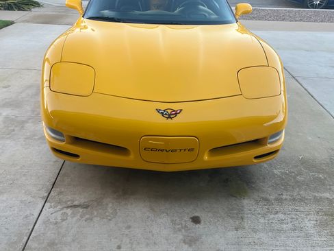 Used 2000 Chevrolet Corvette Convertible w/ Performance Handling Pkg image 10