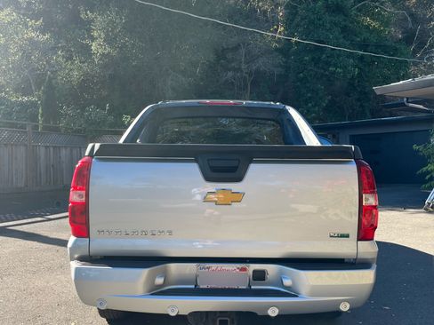 Used 2012 Chevrolet Avalanche LT image 8