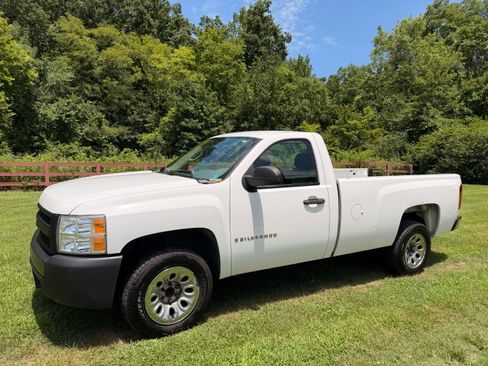 Used 2007 Chevrolet Silverado 1500 W/T RWD image 2