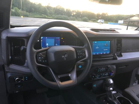 Used 2023 Ford Bronco 2-Door w/ Sasquatch Package image 14