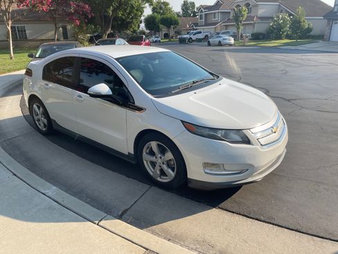 Used 2014 Chevrolet Volt Premium w/ Premium Trim Package image 1