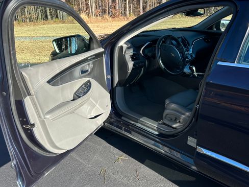 Used 2017 Chevrolet Impala Premier w/ Enhanced Convenience Package image 5