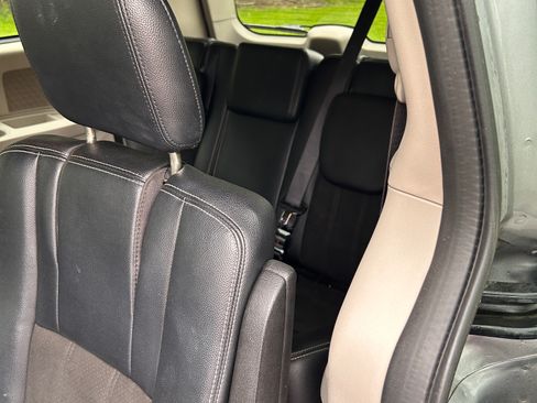 Used 2020 Dodge Grand Caravan SXT FWD image 6