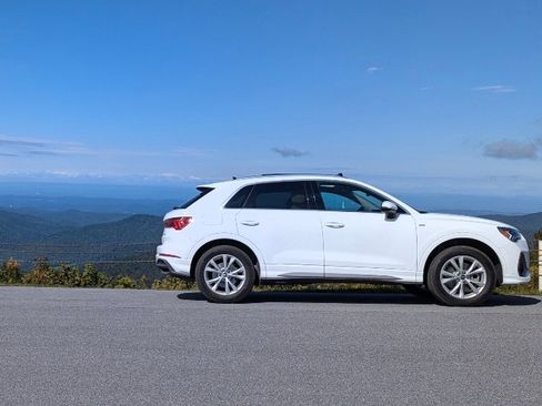 Used 2021 Audi Q3 2.0T Premium Plus w/ Premium Plus Package image 11