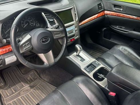 Used 2010 Subaru Outback 2.5i Limited AWD/4WD image 6