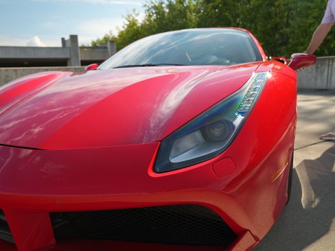 Used 2018 Ferrari 488 Spider RWD image 9