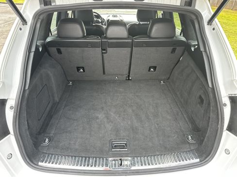 Used 2013 Porsche Cayenne Turbo w/ Sportdesign Pkg w/Side Skirts image 23