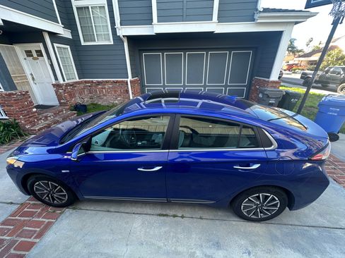 Used 2020 Hyundai Ioniq Limited image 9