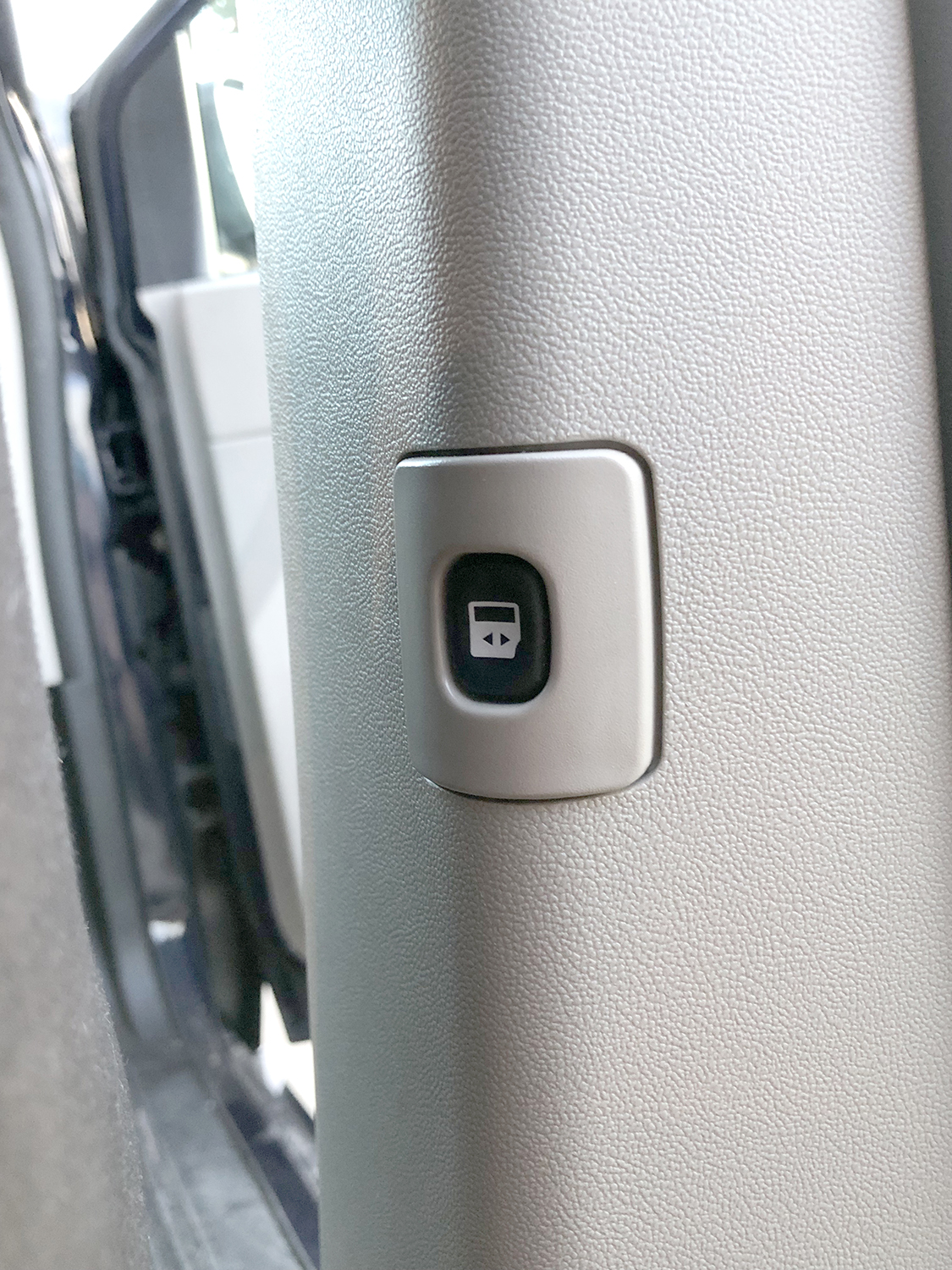 Used 2014 Dodge Grand Caravan SXT w/ Rear Park Assist Package FWD image 22