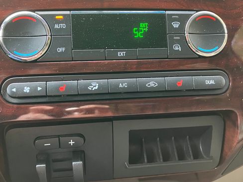 Used 2010 Ford F250 Lariat image 2