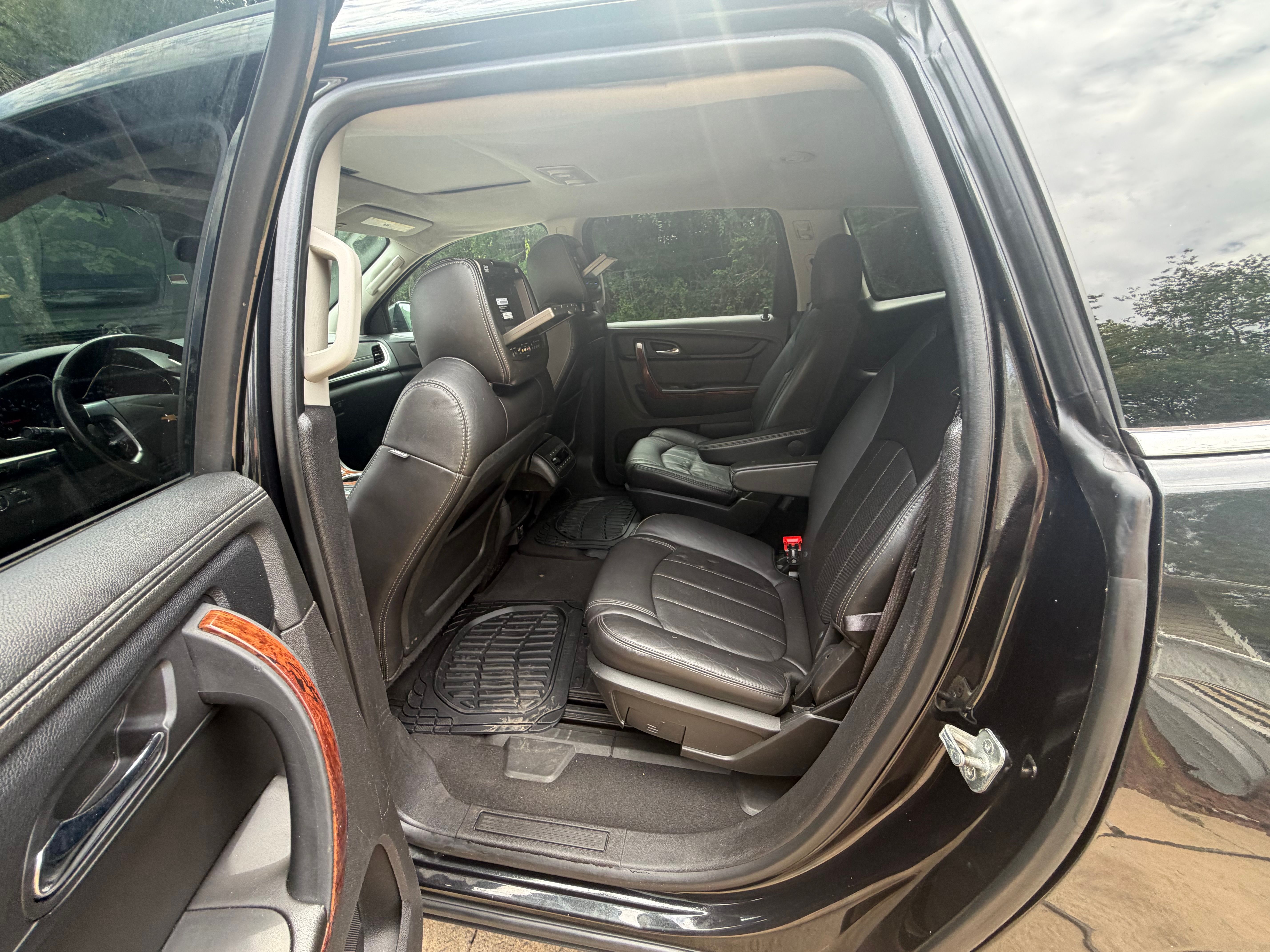 Used 2014 Chevrolet Traverse LTZ w/ LPO, 'HIT The Road' Package AWD/4WD image 9