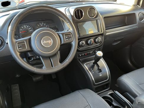 Used 2012 Jeep Compass Latitude w/ Sun/Sound Group FWD image 15