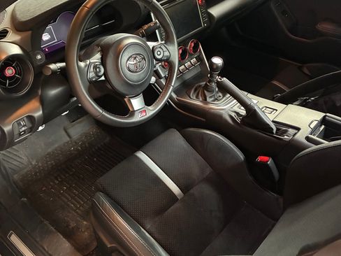 Used 2024 Toyota GR86 Premium w/ Performance Package RWD image 9