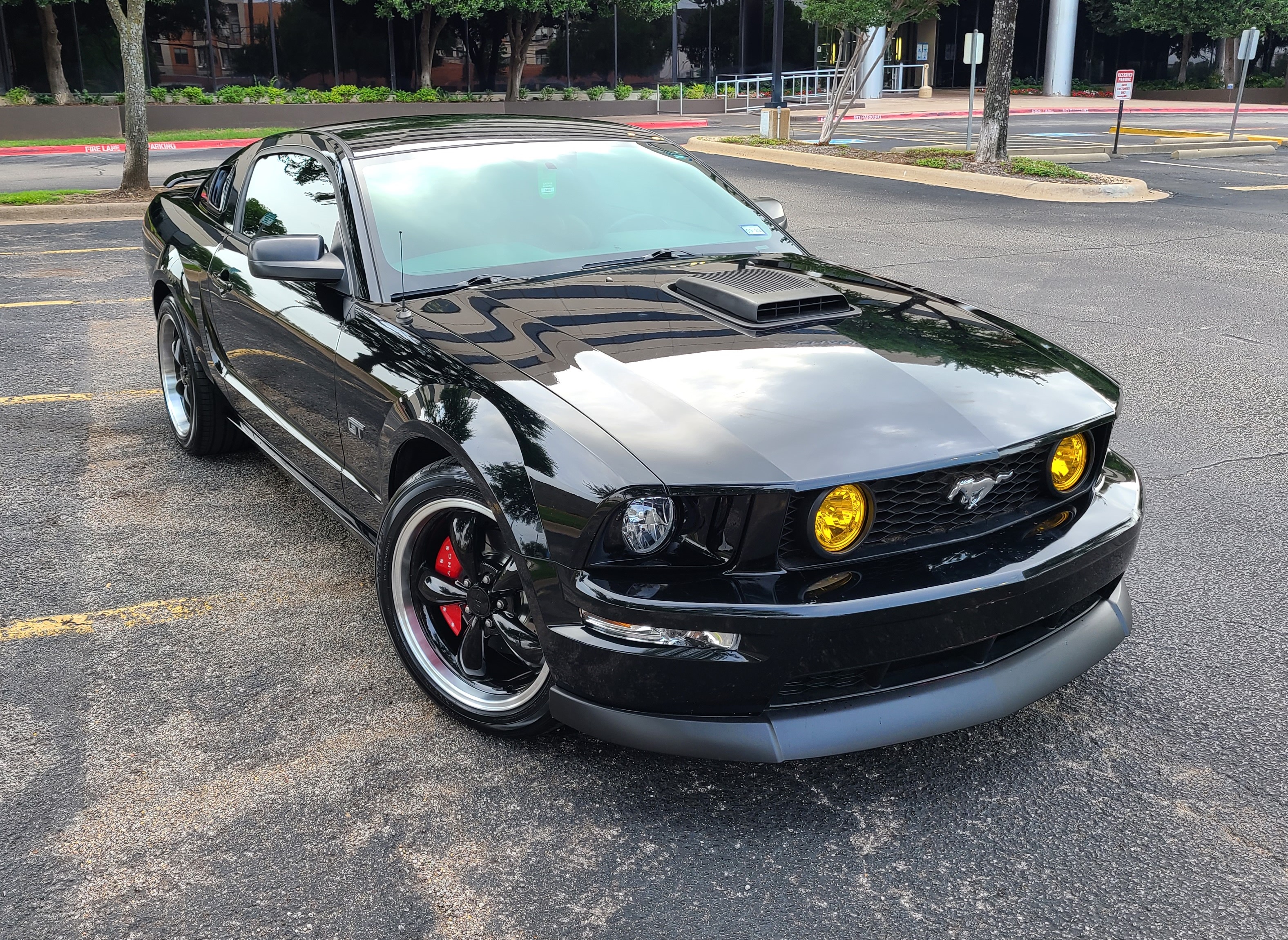 Used 2005 Ford Mustang GT Premium RWD image 1