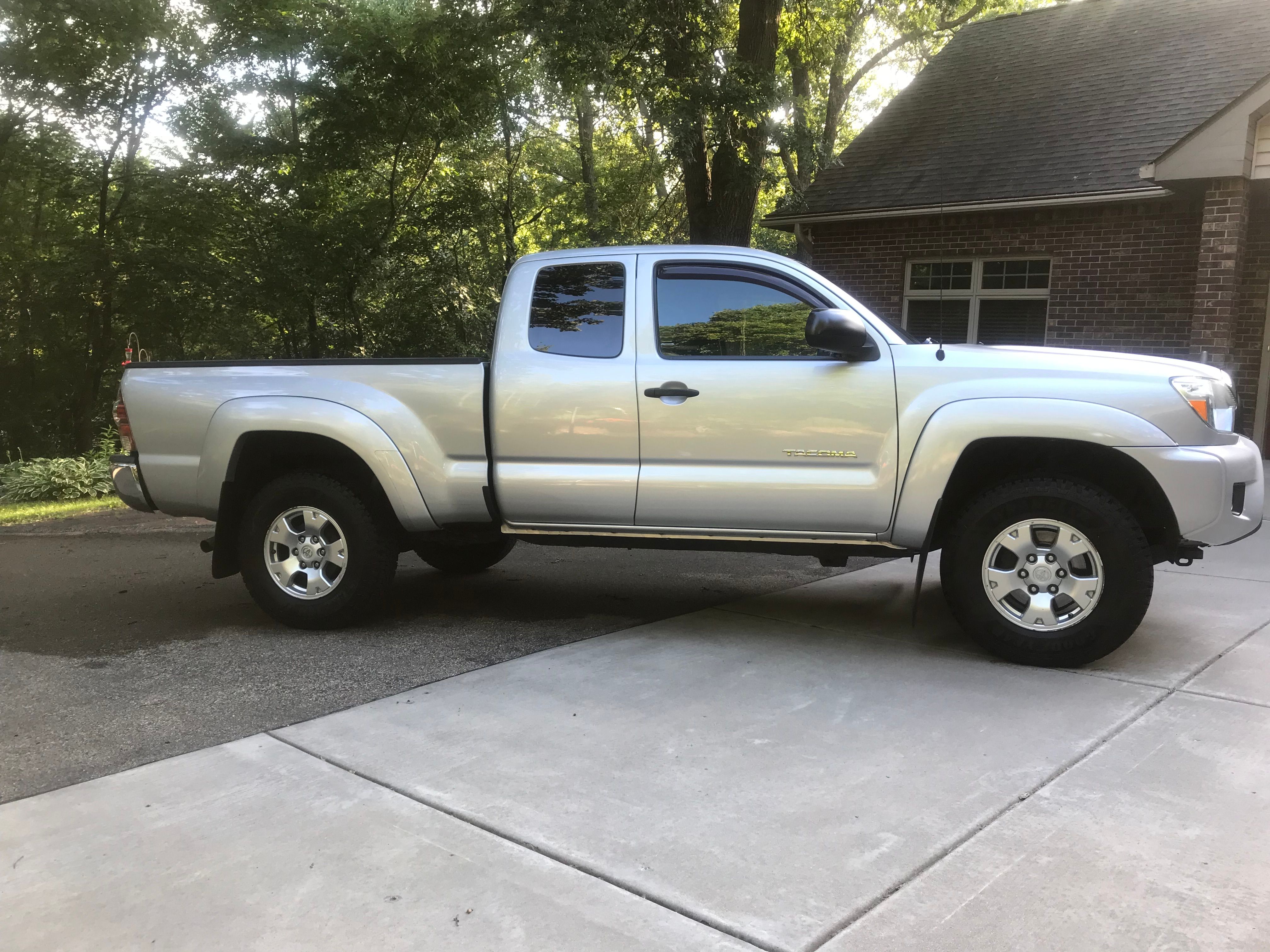 Used 2012 Toyota Tacoma 4x4 Access Cab V6 w/ SR5 Pkg image 5
