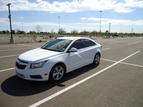 Used 2013 Chevrolet Cruze LT image 4