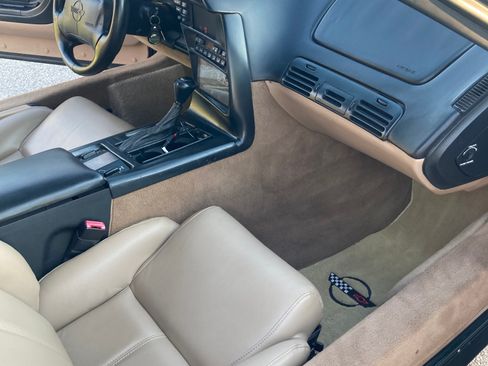 Used 1996 Chevrolet Corvette Coupe image 12