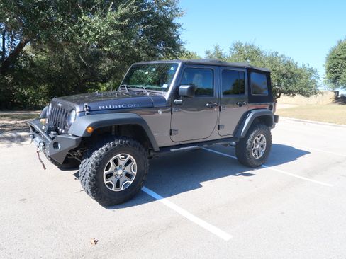 Used 2017 Jeep Wrangler Unlimited Rubicon w/ Connectivity Group image 1