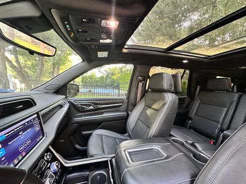 Used 2021 GMC Yukon Denali w/ Denali Premium Package AWD/4WD image 4