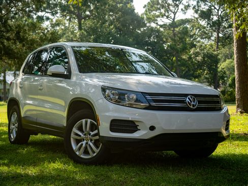 Used 2013 Volkswagen Tiguan S FWD image 1