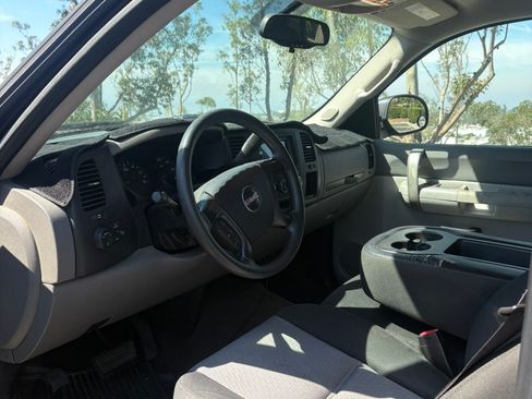 Used 2009 GMC Sierra 1500 W/T w/ Work Truck Preferred Package RWD image 11