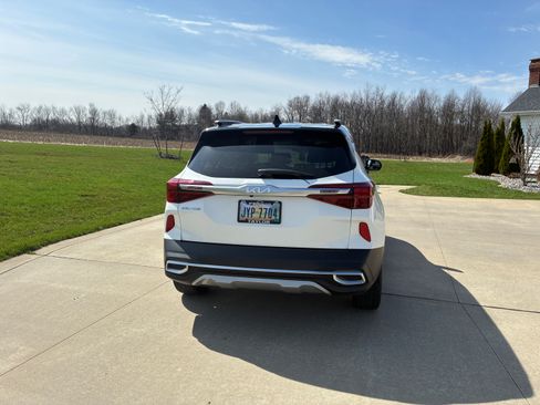 Used 2023 Kia Seltos S w/ Navigation Package image 4