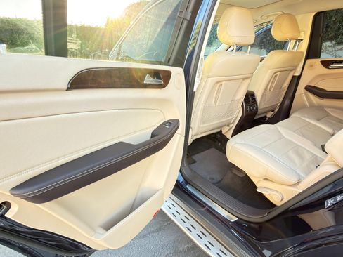 Used 2017 Mercedes-Benz GLS 450 4MATIC image 11