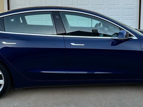 Used 2018 Tesla Model 3 Long Range image 4