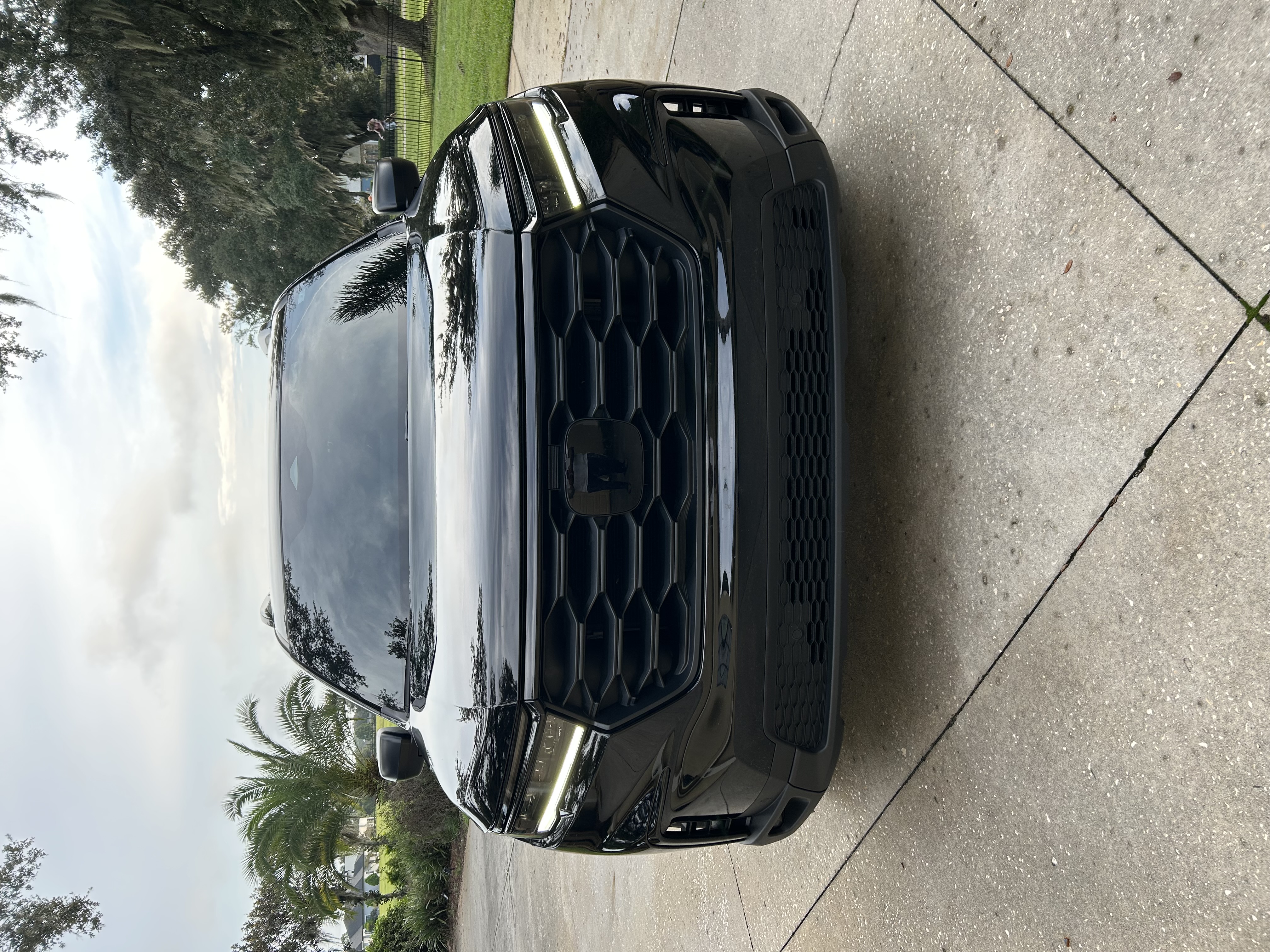 Used 2025 Honda Pilot Sport image 1