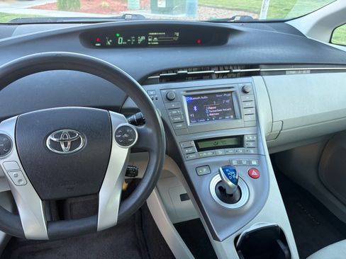 Used 2014 Toyota Prius Two FWD image 6