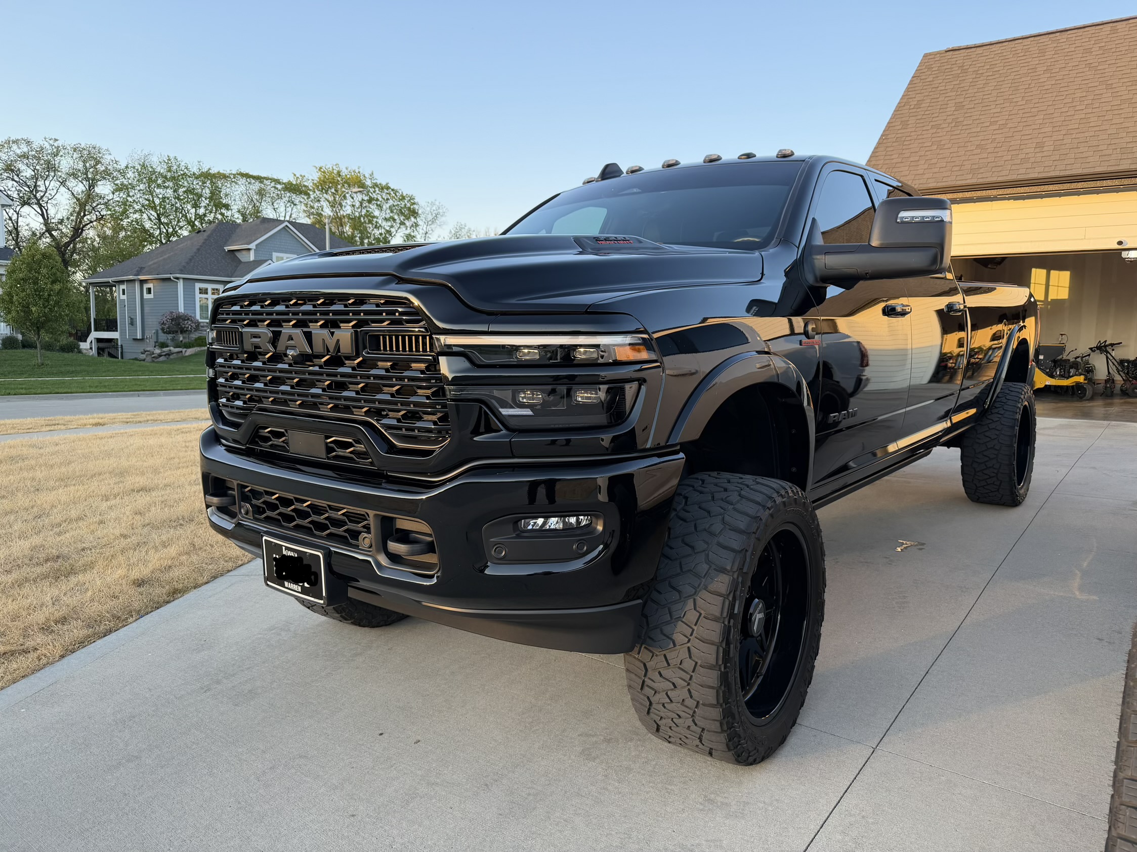 Used 2025 RAM 3500 Limited AWD/4WD image 4