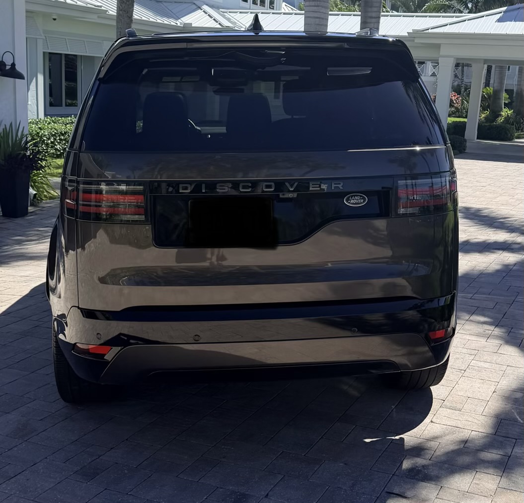 Used 2022 Land Rover Discovery S R-Dynamic AWD/4WD image 4