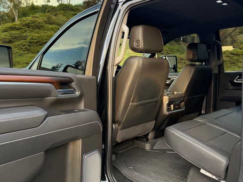 Used 2025 GMC Sierra 2500 Denali w/ Technology Package image 17