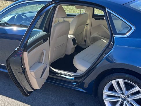 Used 2018 Volkswagen Passat 3.6 SEL Premium image 6