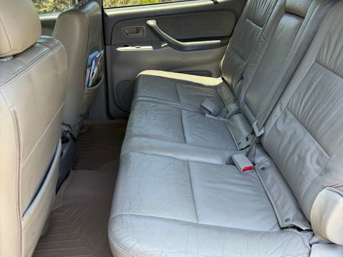 Used 2005 Toyota Sequoia SR5 AWD/4WD image 22