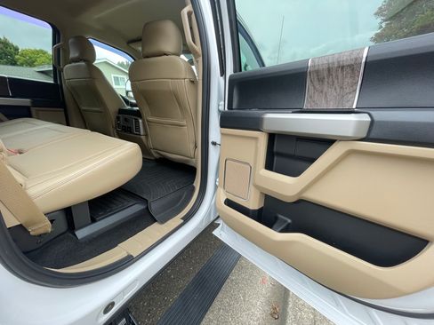 Used 2017 Ford F350 Lariat image 25