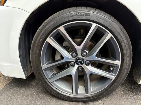 Used 2017 Lexus CT 200h w/ Navigation System Package FWD image 9
