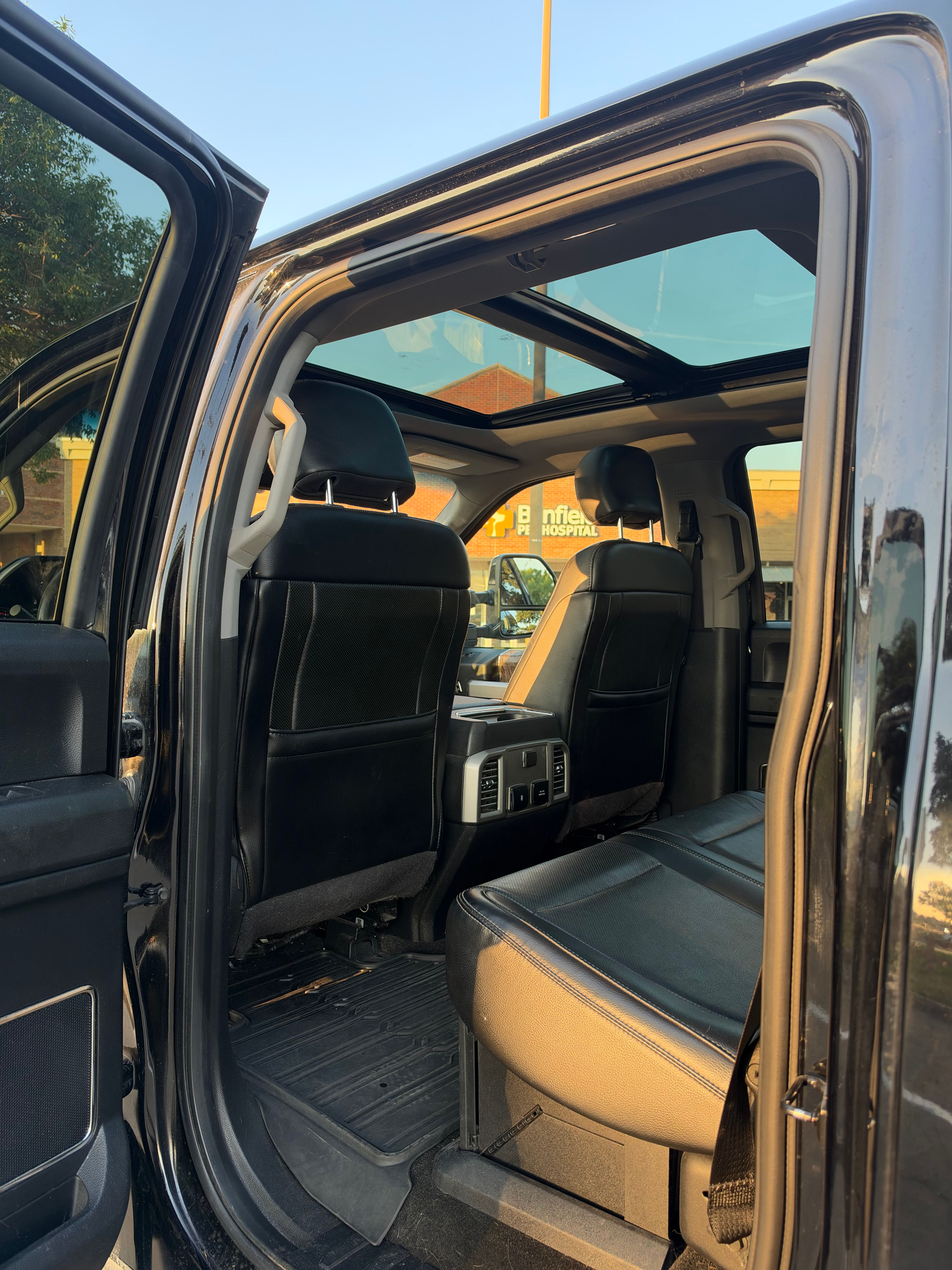 Used 2017 Ford F250 Lariat w/ Lariat Ultimate Package AWD/4WD image 8