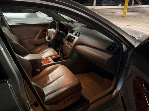 Used 2010 Toyota Camry XLE image 10