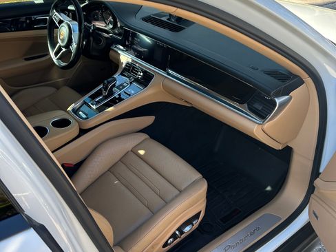 Used 2018 Porsche Panamera image 10