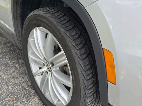 Used 2015 Volkswagen Tiguan SE image 14