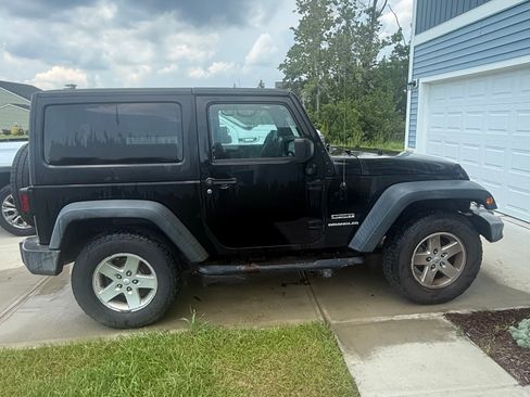 Used 2016 Jeep Wrangler Sport w/ Quick Order Package 24S AWD/4WD image 2