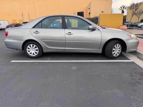 Used 2005 Toyota Camry LE image 1