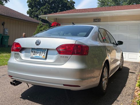 Used 2012 Volkswagen Jetta SE FWD image 2
