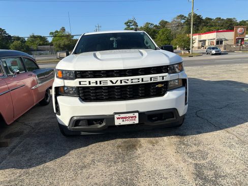 Used 2021 Chevrolet Silverado 1500 Custom image 2