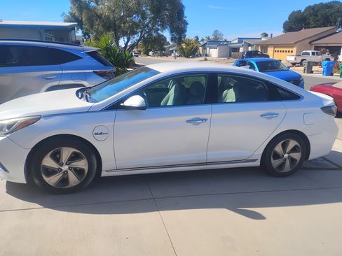 Used 2017 Hyundai Sonata Plug-In Hybrid image 5