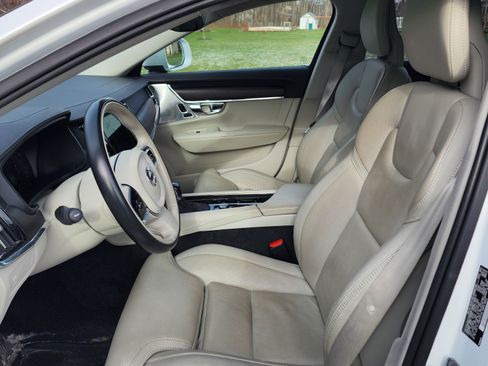 Used 2018 Volvo V90 T6 Cross Country w/ Convenience Package image 8