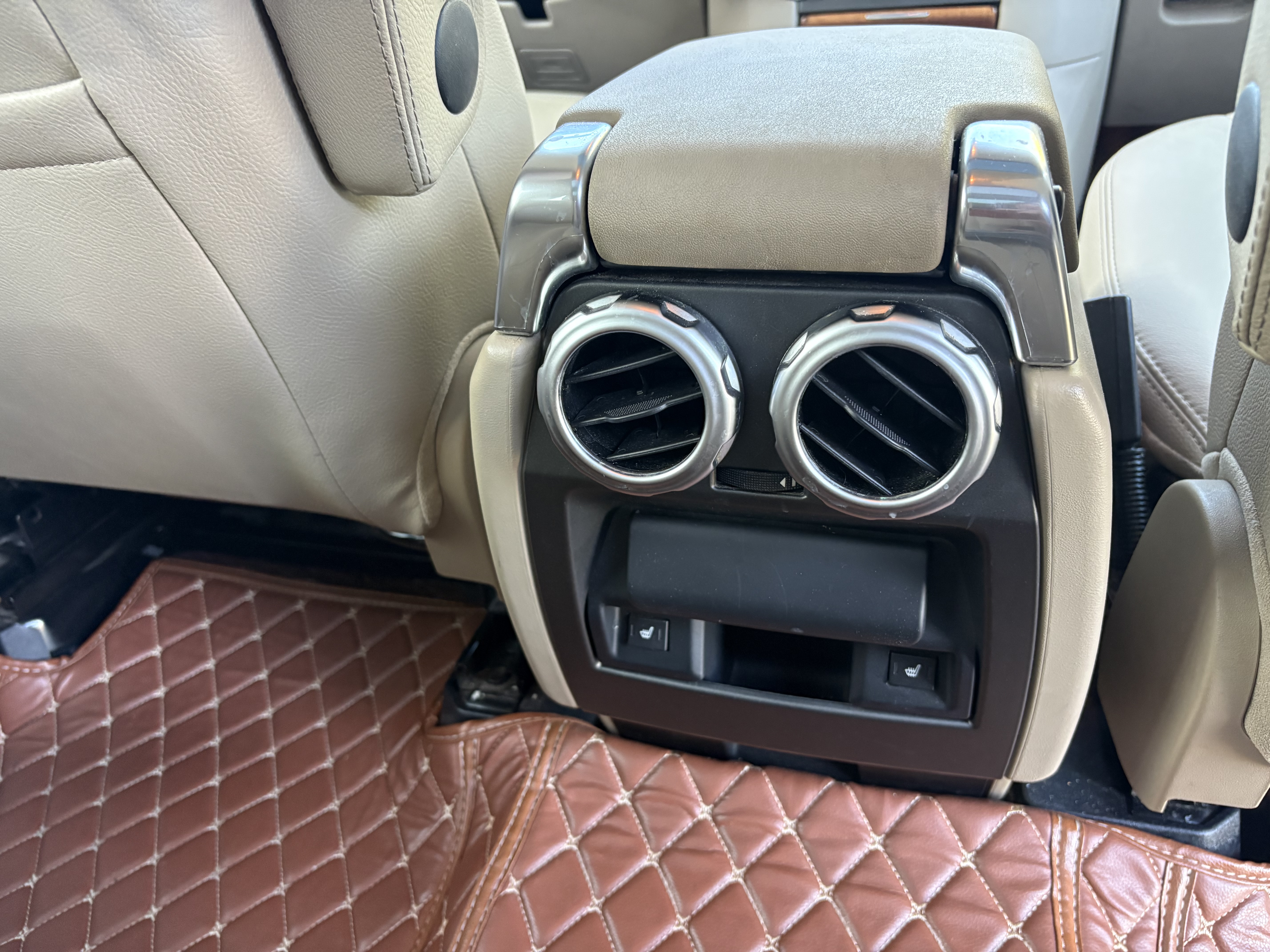 Used 2015 Land Rover LR4 HSE AWD/4WD image 17