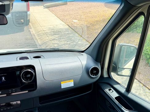 Used 2022 Mercedes-Benz Sprinter 2500 image 16